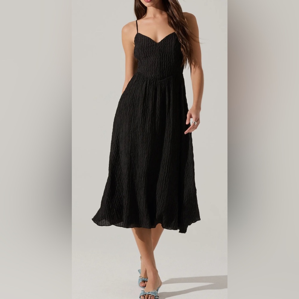 ASTR
The Label Textured V-neck Midi Dress In Black